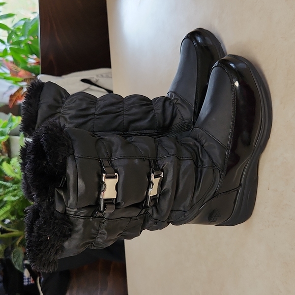 New Girls Totes Waterproof 2 Buckle Style Winter Boots Faux Fur Size 1 - Picture 1 of 12